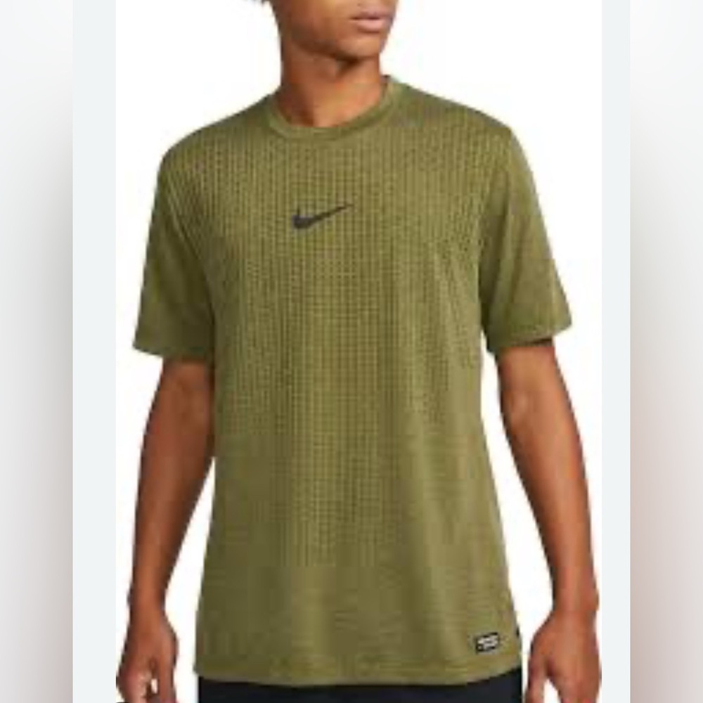 Nike Men's Short‎ Sleeve Olive Tee